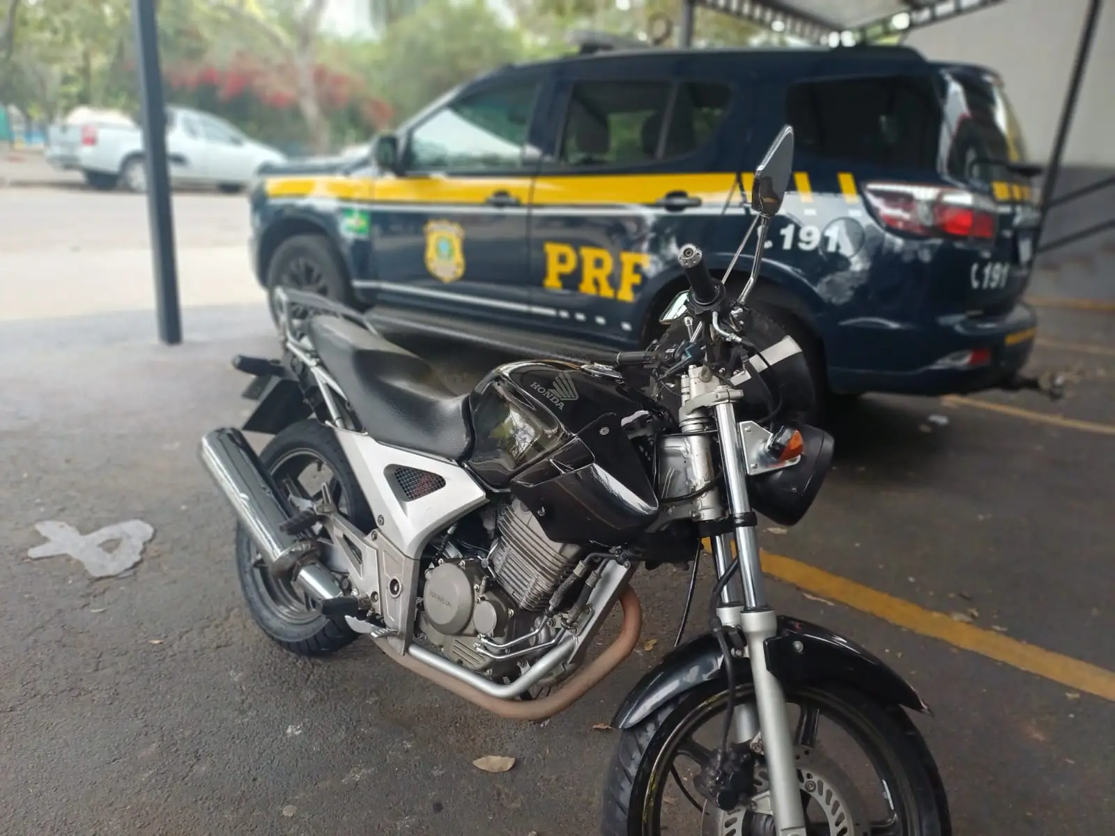 Motocicleta com chassi e motor raspados foi apreendida pela PRF em São José dos Campos