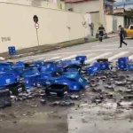 Carga de cerveja cai de caminhão e complica trânsito na avenida Itabaiana