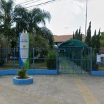 Professora encontra caco de vidro em copo de água dentro de sala de aula e Prefeitura suspende três alunos em São José dos Campos