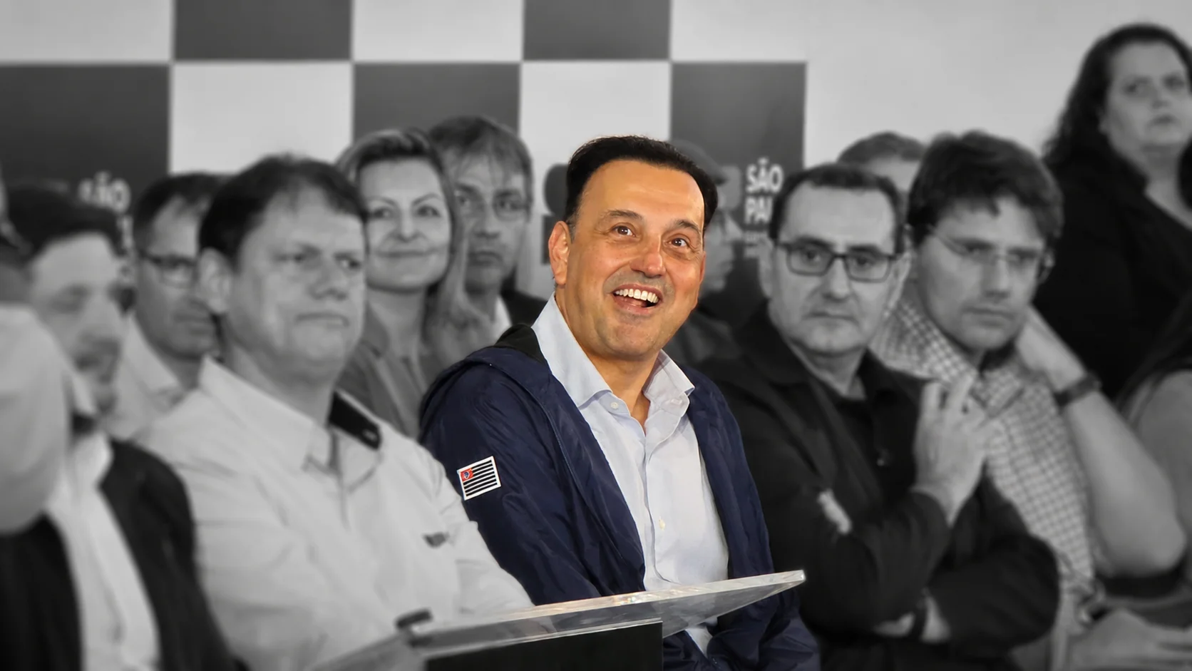 Vice-governador participa da abertura da exposição "Sob a Casa, Outras Casas" em São José dos Campos