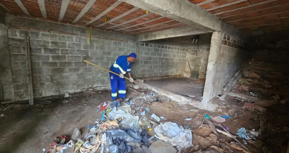Imóveis com risco sanitário geram retirada de 68 toneladas de lixo em São José dos Campos