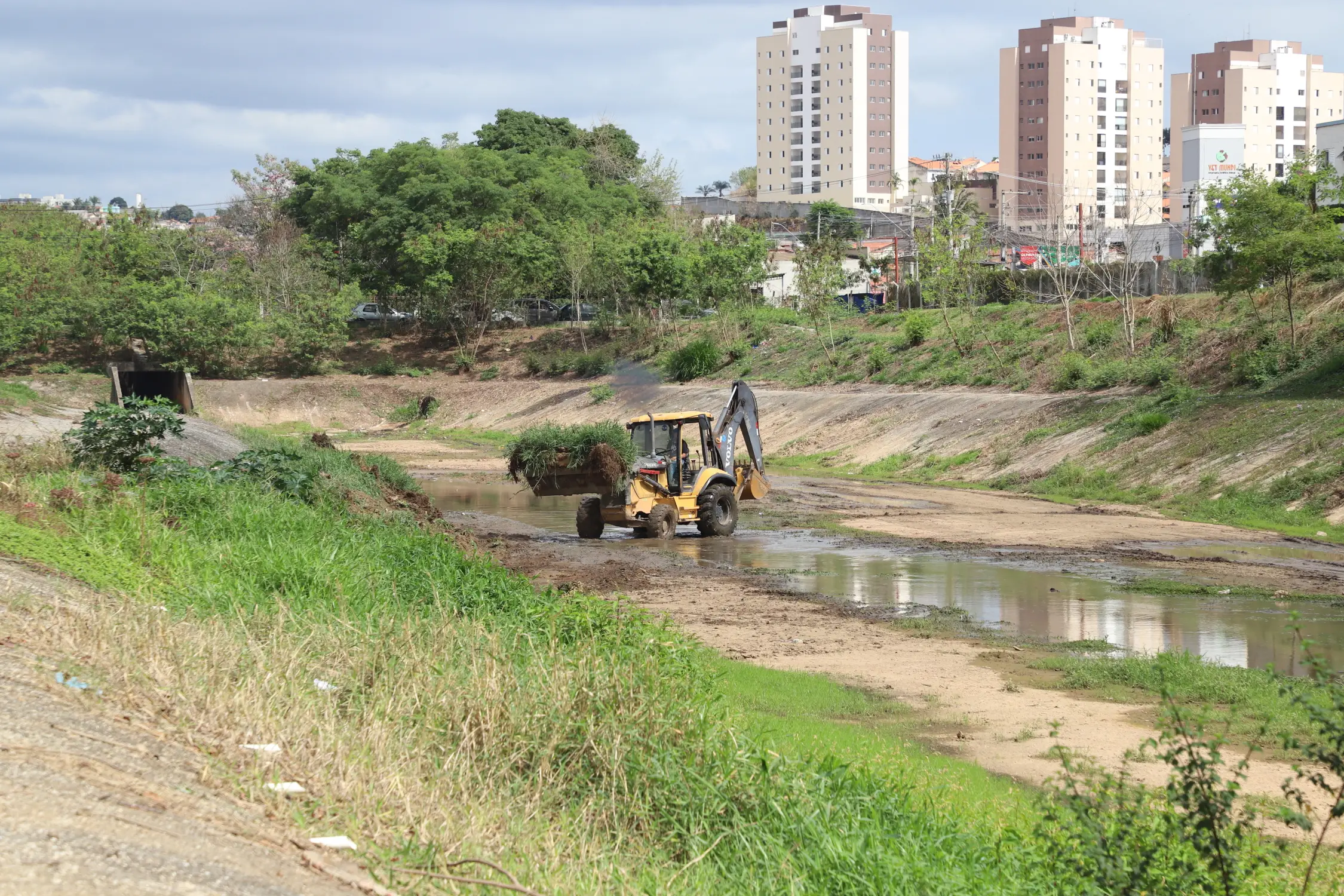 Limpeza dos piscinões do Turi retira 560 toneladas