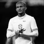 Wesley sofreu lesão muscular na coxa esquerda e foi cortado da Seleção Brasileira antes da Copa do Mundo.