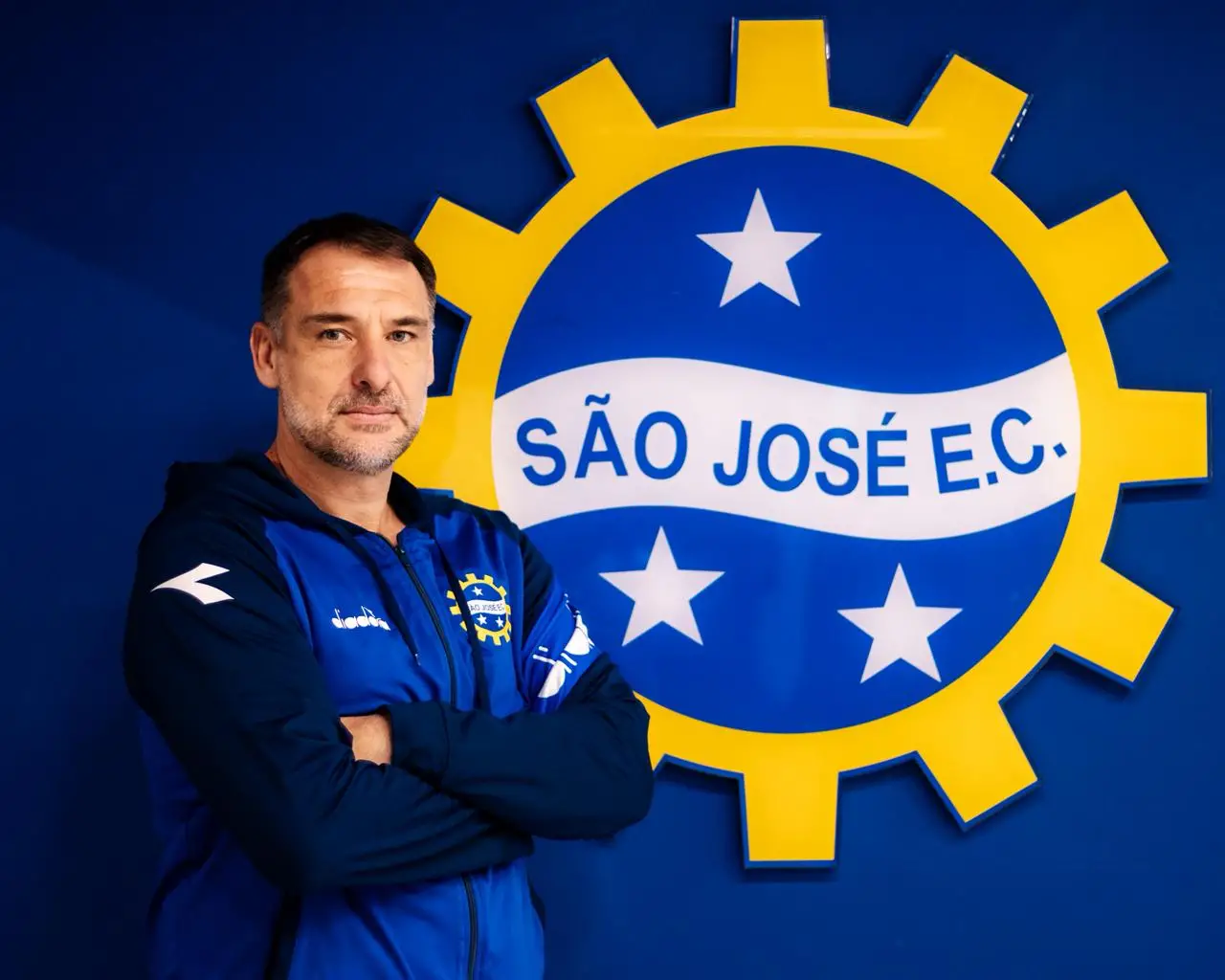 Wilson Júnior assume o comando do São José EC
