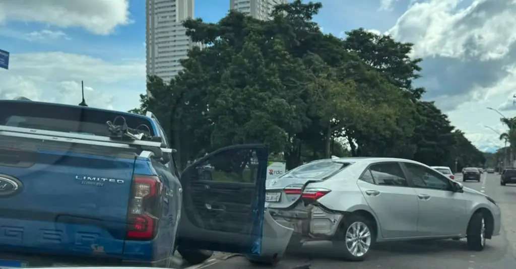 Acidente na Avenida Eduardo Cury causa interdição parcial