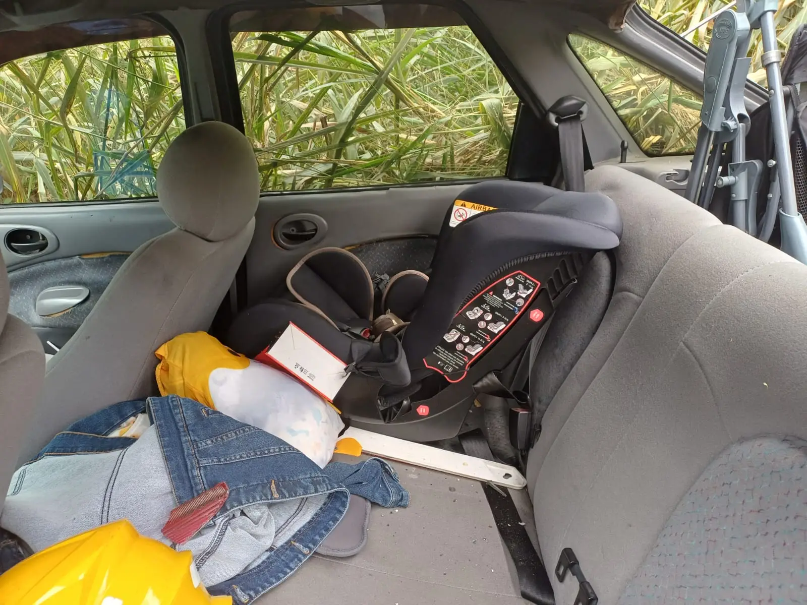 Acidente envolvendo dois carros e uma carreta não deixou feridos na Via Dutra