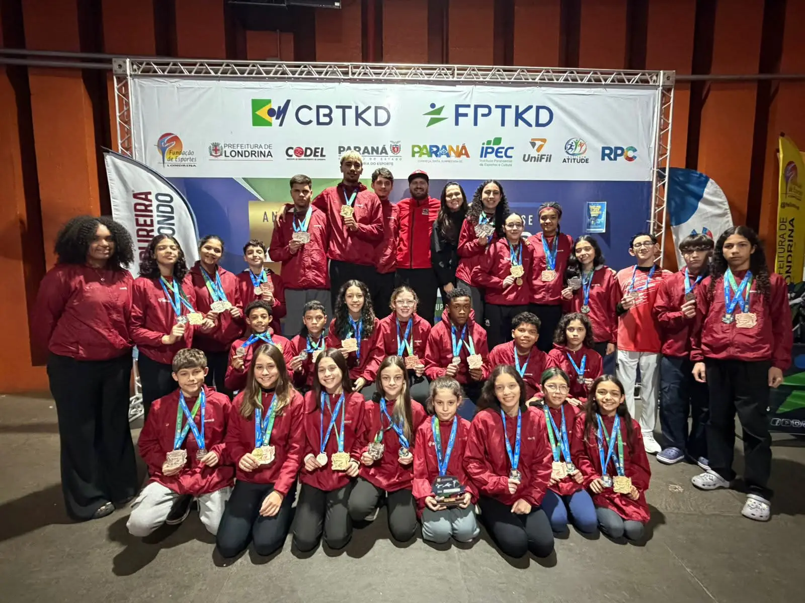 Pindamonhangaba conquista 24 medalhas no taekwondo