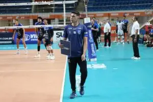 Flávio Tavares permanece no comando do Viapol Vôlei São José