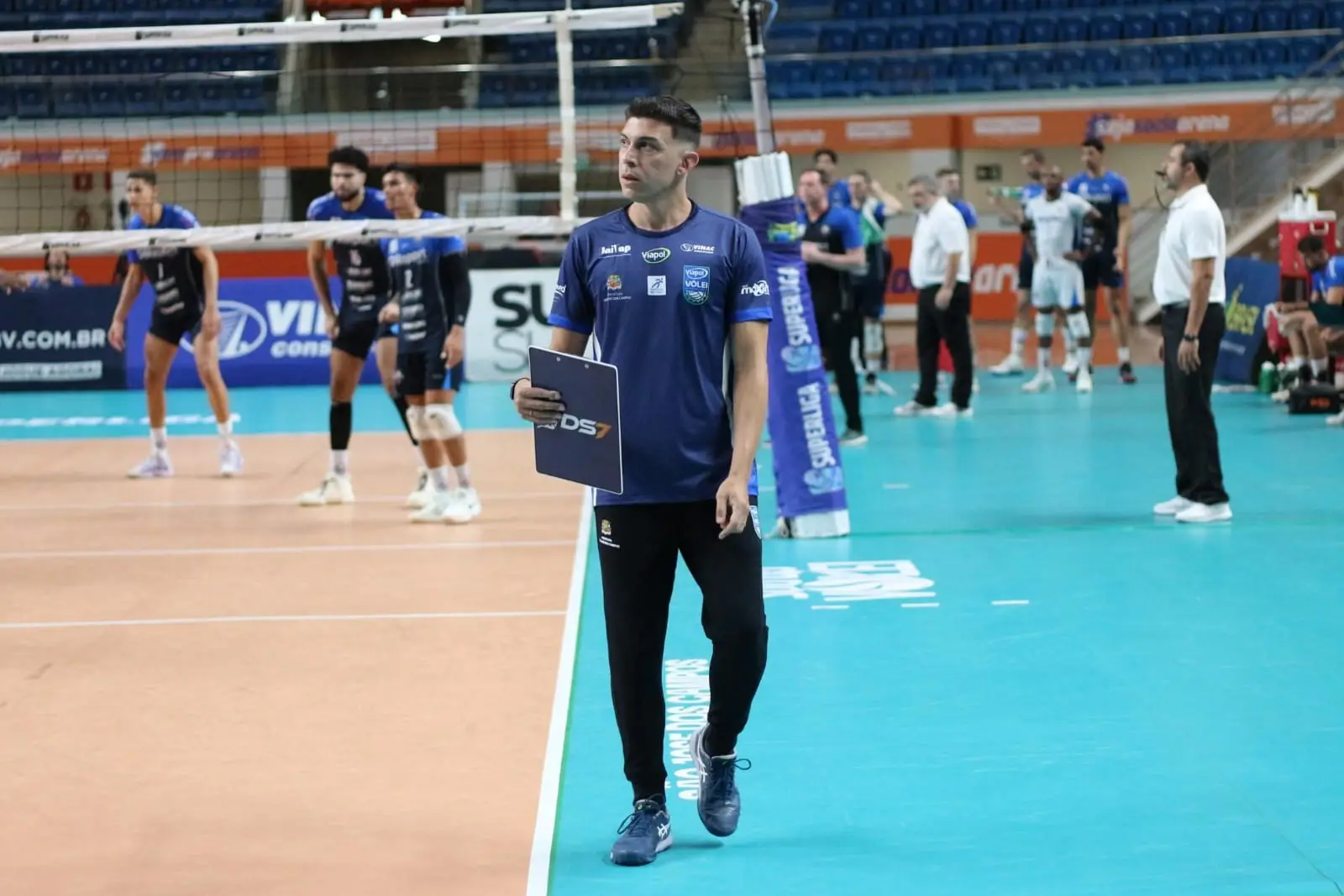 Flávio Tavares permanece no comando do Viapol Vôlei São José