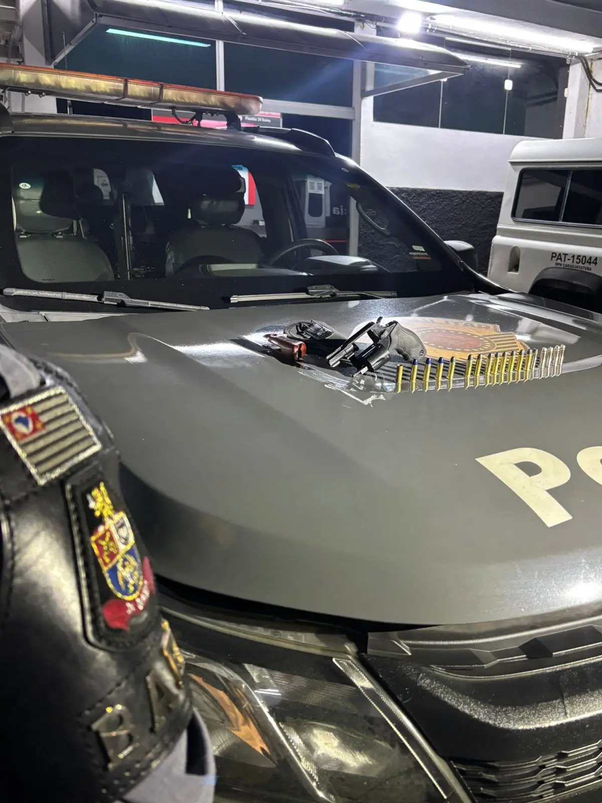 Homem foi preso pelo BAEP após ser flagrado com uma submetralhadora calibre 9 mm em Taubaté.