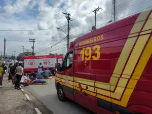 Colisão entre motos deixa duas mulheres feridas no Morro do Algodão, em Caraguatatuba