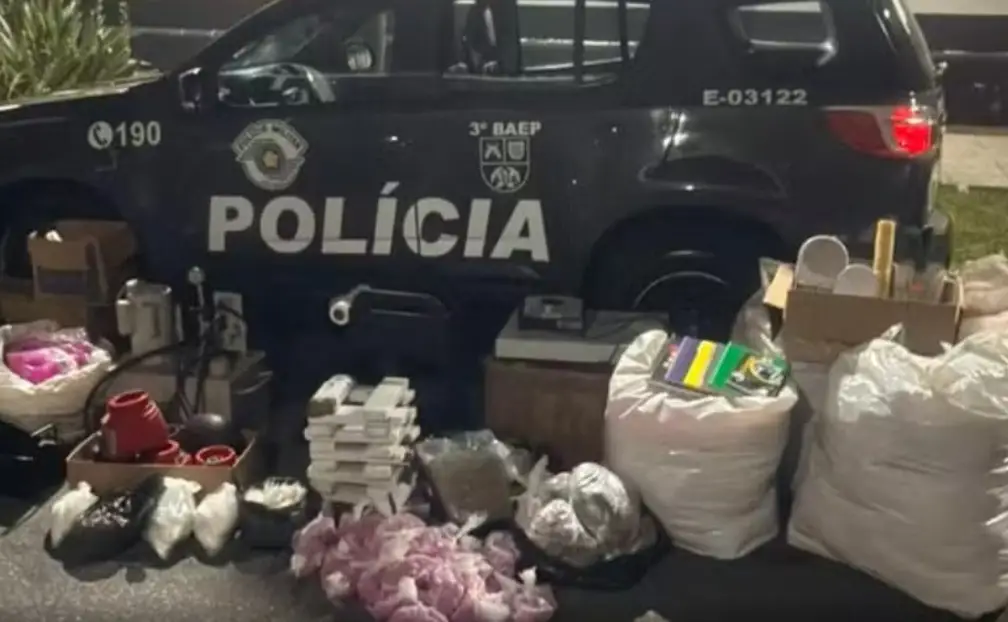 Baep estoura casa bomba e apreende 50 kg de drogas em Pinda