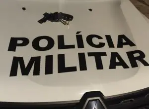 Motorista de aplicativo aciona PM e criminoso armado é preso no centro de Cruzeiro