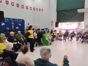 Em clima de Copa do Mundo, idosos dão show de alegria, cultura e paixão pelo Brasil em São José dos Campos