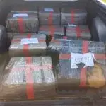 Carro com 200 kg de maconha se envolve em acidente na Via Dutra em Caçapava; motorista foge