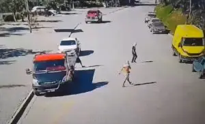 Câmeras flagram roubo a van do Mercado Livre, e três suspeitos são presos em flagrante em São Sebastião