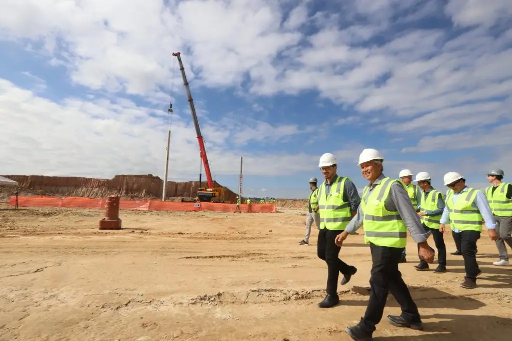 Com previsão de 5 mil empregos, Mercado Livre instala primeiro pilar do novo centro de distribuição em Jacareí