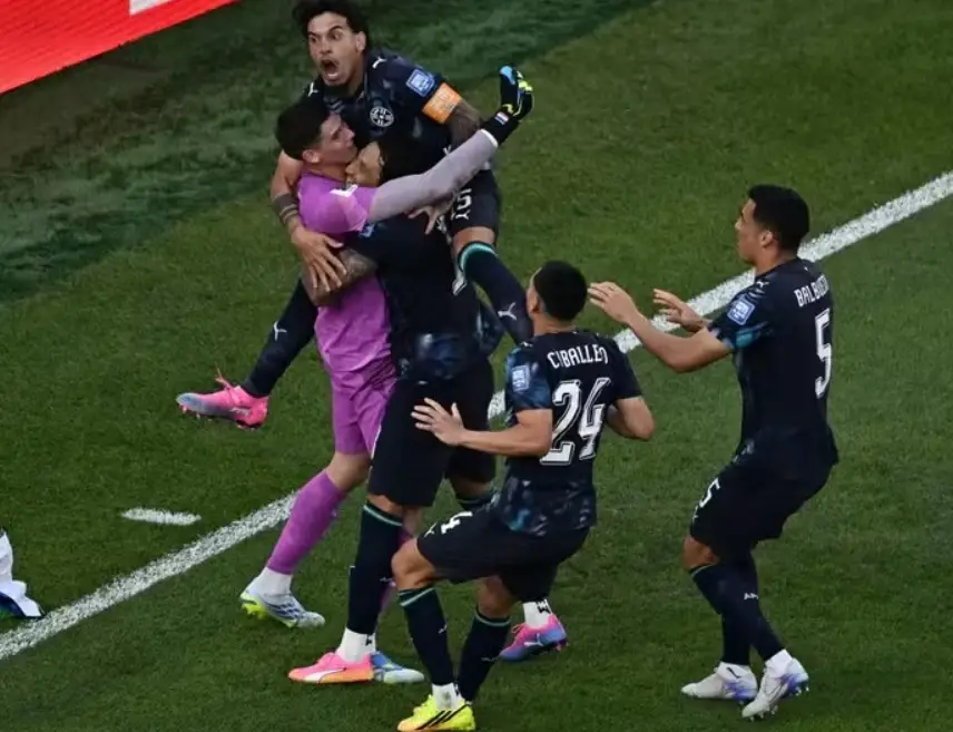 Gill pega tudo, Paraguai elimina Alemanha e faz história nos EUA!