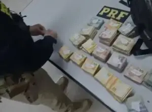Motociclista chama atenção e é detido por lavagem de dinheiro ao carregar R$ 73 mil na Via Dutra