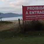Polêmica em Caraguá: Praia da Mococa não está interditada, confirma prefeitura