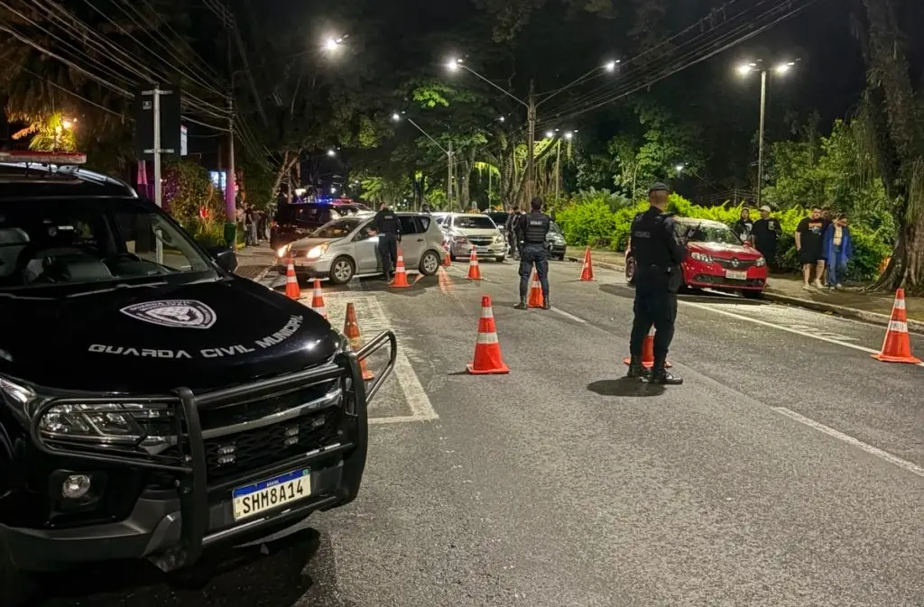 Operação prende 14 pessoas, recupera veículos roubados e aplica 74 multas durante feriado prolongado em São José