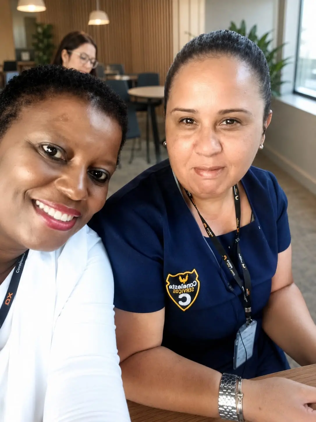 Tatiana e Glorinha (de branco): exemplos de bons profissionais no bairro