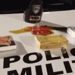 Tablete de cocaína com rosto do Kiko, do Chaves, é apreendido durante operação da Polícia Rodoviária na Carvalho Pinto, em São José dos Campos