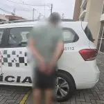 Homem é preso por tentativa de feminicídio após esfaquear mulher no Jardim Uirá
