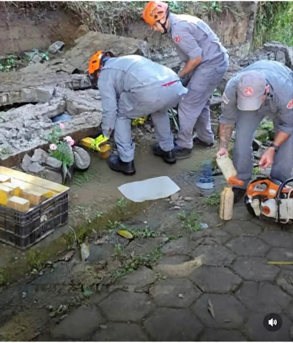 Muro desaba sobre idoso e deixa vítima em estado grave em Caraguatatuba