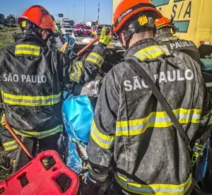 Acidente na Rodovia Dutra deixa quatro feridos em Jacareí