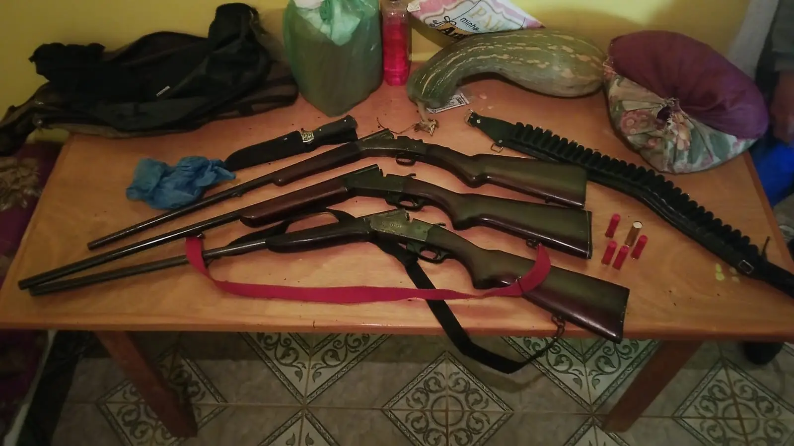 Polícia Ambiental apreende armas e carnes silvestre