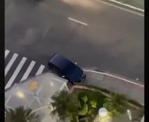 Carro desgovernado no Jardim Aquarius atinge muro de prédio