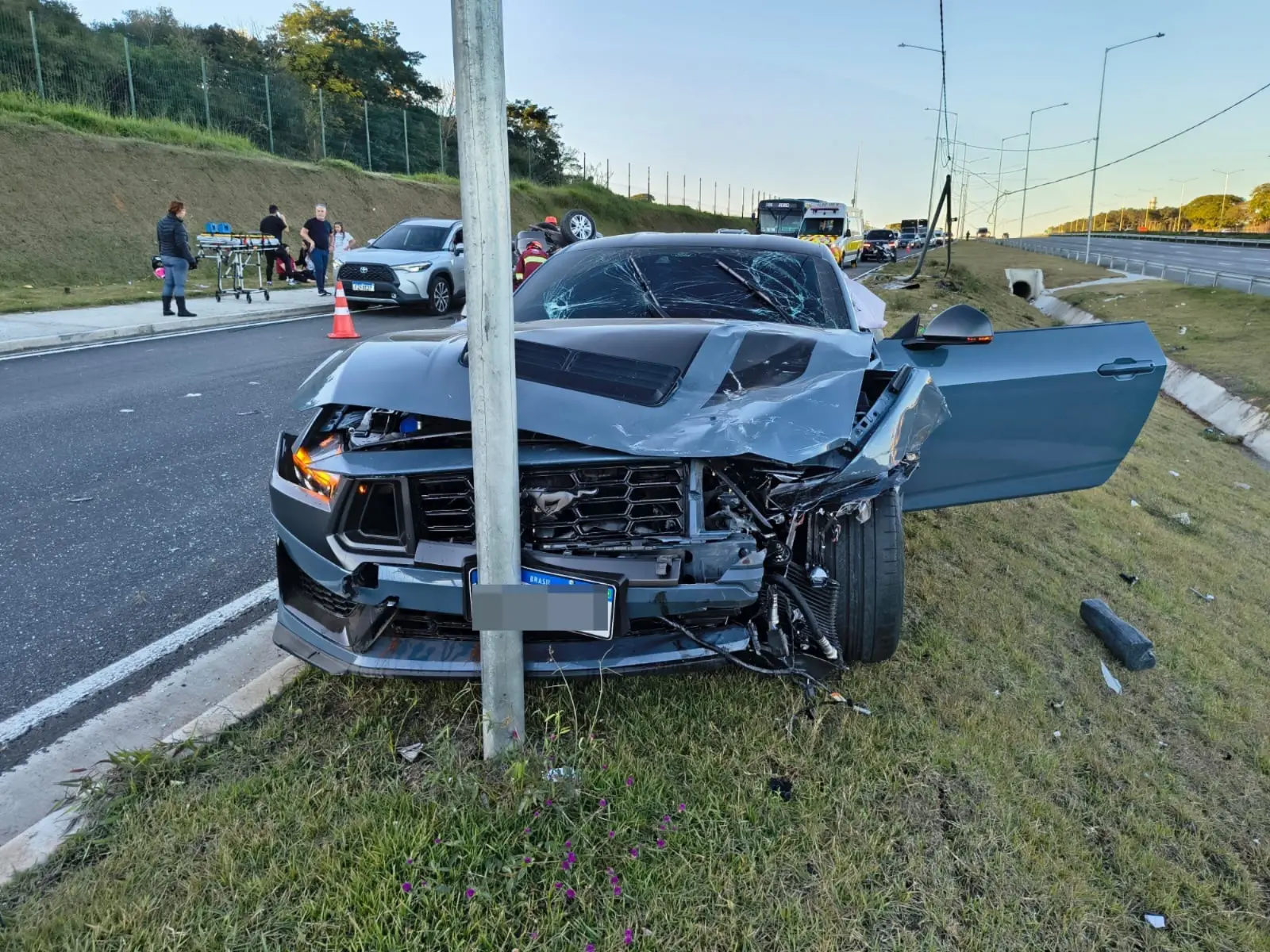 img-responsive Acidente na Via Dutra deixa duas vítimas graves em São José/ Foto: Redes Sociais