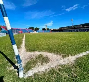Gramado do Anacleto Campanella é alvo de reclamação do São José