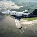 Embraer lança novo Phenom 300EV com sistema que faz pouso automático em emergências