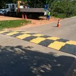 Primeira lombada de polímero da cidade começou a ser testada na região norte