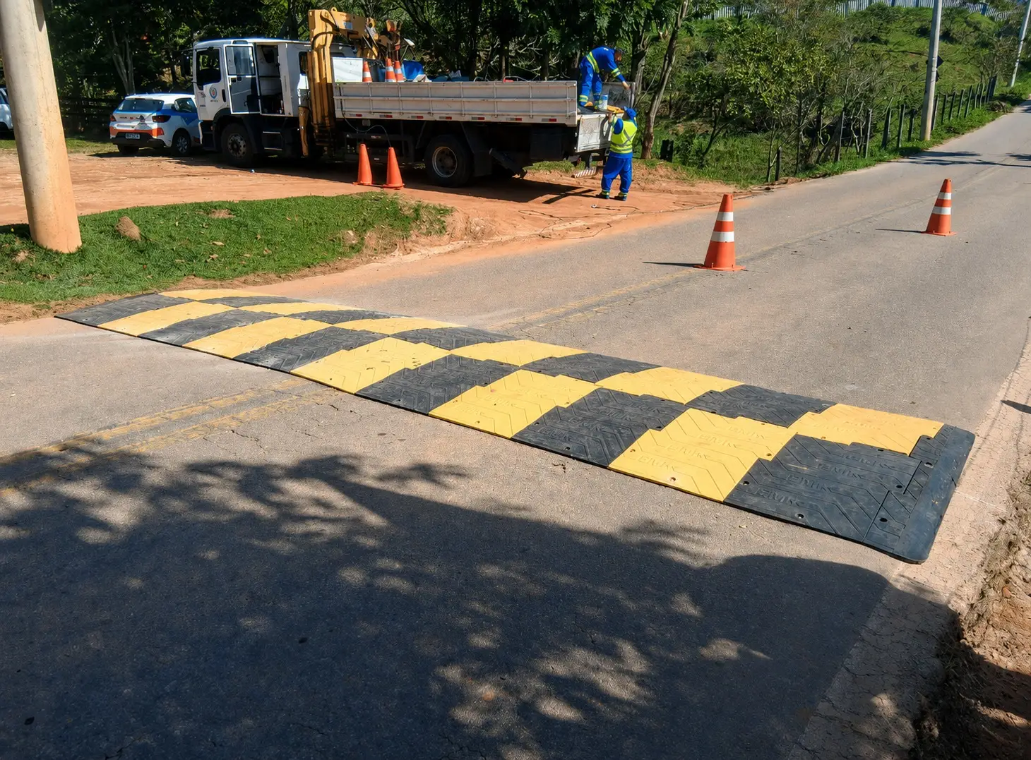 Primeira lombada de polímero da cidade começou a ser testada na região norte