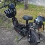 Colisão entre ambulância e moto elétrica deixa mulher e criança feridas na zona sul de São José dos Campos