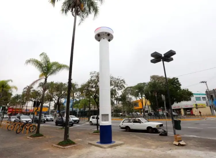 Jacareí reforça combate ao crime com supertotem de 7 metros e mais 70 câmeras inteligentes