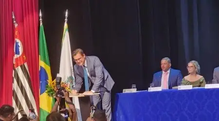 Reinaldinho promete trabalho e diálogo ao assumir a prefeitura de São Sebastião