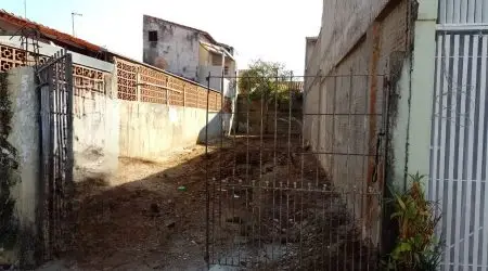 26 toneladas de materiais acumulados retirados em terreno na zona norte