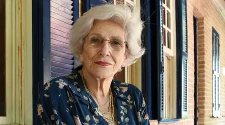 ANGELA SAVASTANO retrato 1