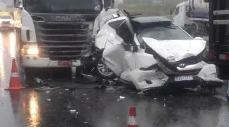 Acidente Via Dutra causa interdição parcial em Taubaté