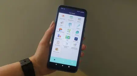 Casal é resgatado, consciente, das ferragens de carro após acidente em Taubaté