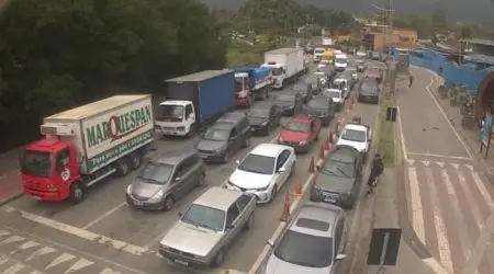 Após ventania, balsa para Ilhabela volta a operar com espera de 120 minutos