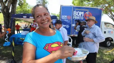 Bandeira Branca II recebe Bom Prato Móvel com 300 refeições diárias