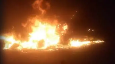 Caminhão pega fogo na Carvalho Pinto em Jacareí e mobiliza bombeiros