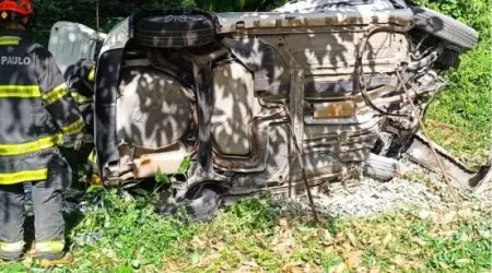 Colisão entre carro e caminhão deixa vítima fatal na Rio-Santos, em Caraguá