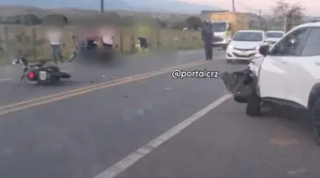 Colisão frontal entre carro e moto mata professora de 36 anos