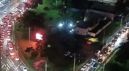 Congestionamento volta a atingir a região oeste de São José dos Campos pelo segundo dia seguido